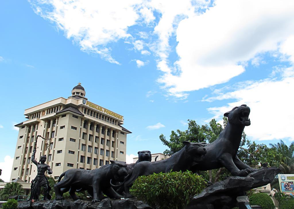 Maesa Hotel Ponorogo Ngoại thất bức ảnh