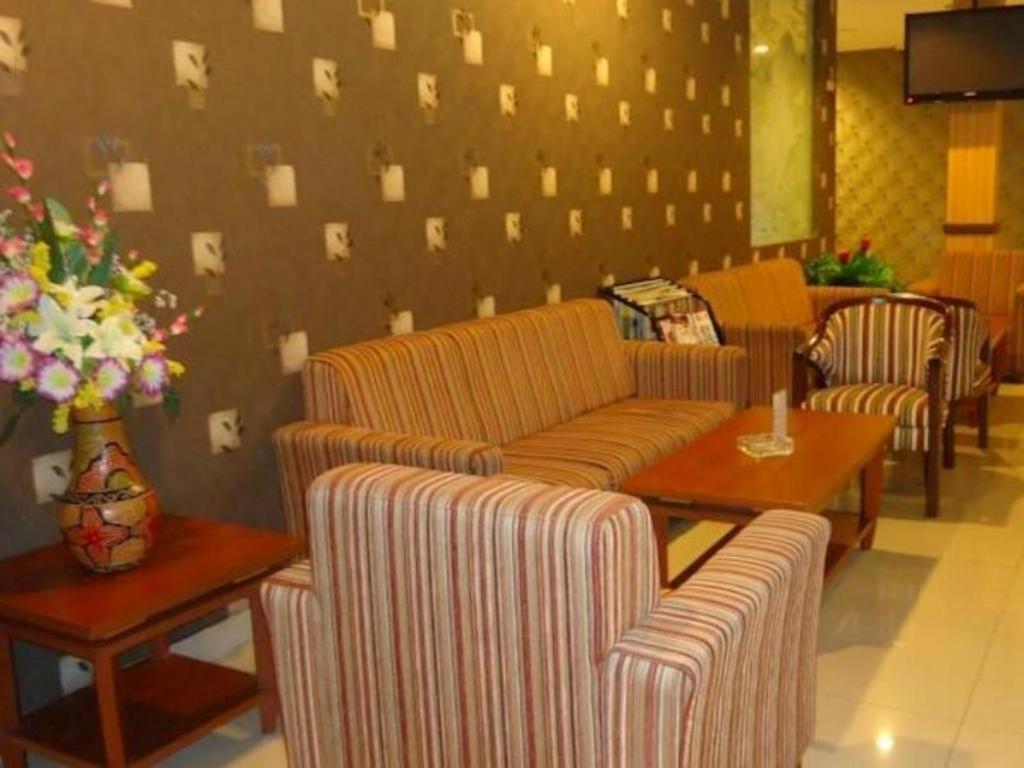 Maesa Hotel Ponorogo Ngoại thất bức ảnh